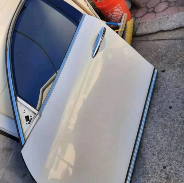 Infiniti fx37 passenger door - Image 2