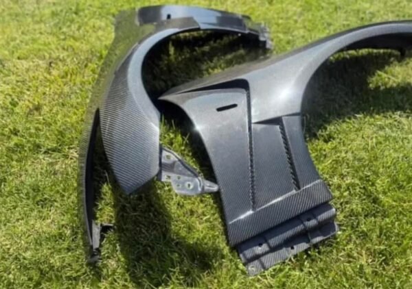Carbon fiber fenders - Image 4